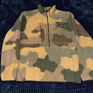 Mountain hardware jacket